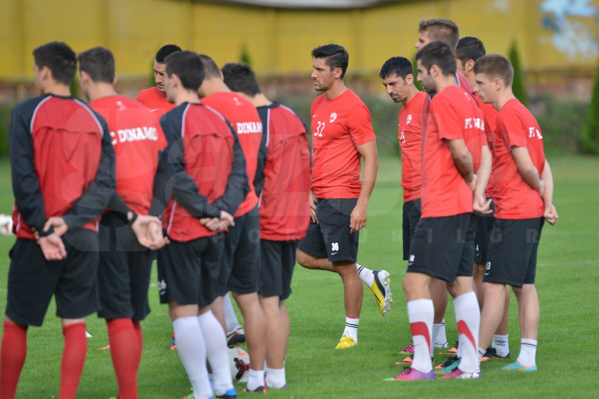 FOTO Mulţescu "sudează" echipa în Poiană şi aşteaptă întăriri