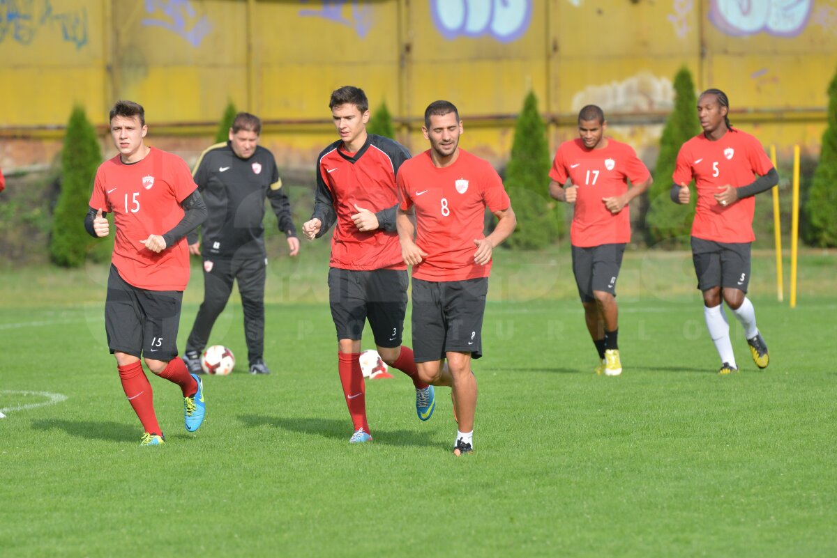 FOTO Mulţescu "sudează" echipa în Poiană şi aşteaptă întăriri