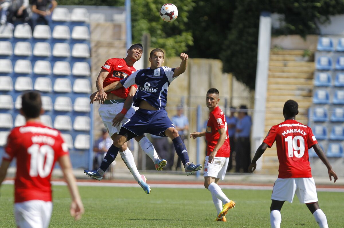 FOTO Joaca de-a fotbalul » Atacanţii lui Dinamo nu au reuşit să marcheze nici cu CSM Râmnicu Vîlcea