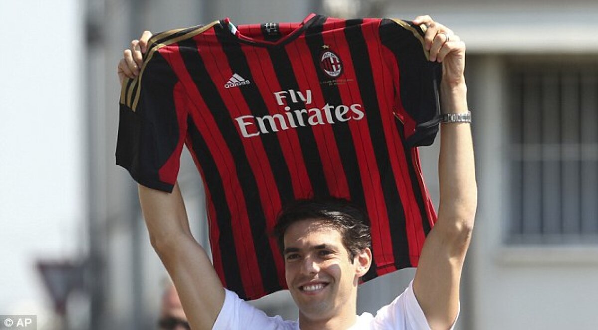VIDEO&FOTO Kaka e în culmea fericirii: "Visam să aud din nou cîntecele fanilor milanezi dedicate mie" » Cele mai tari goluri ale brazilianului la Milan