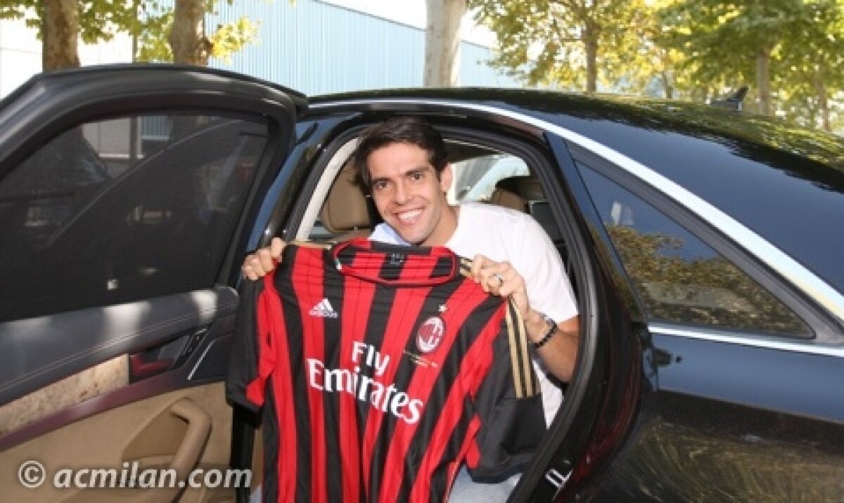 VIDEO&FOTO Kaka e în culmea fericirii: "Visam să aud din nou cîntecele fanilor milanezi dedicate mie" » Cele mai tari goluri ale brazilianului la Milan