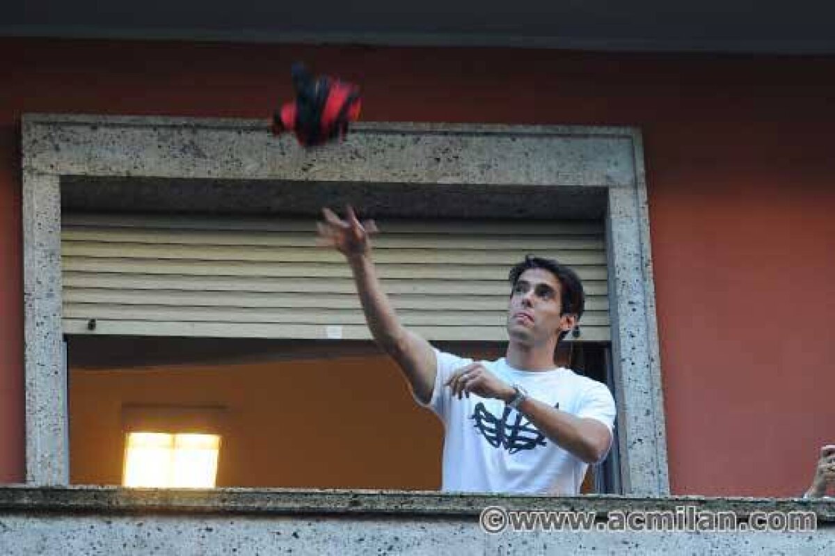 VIDEO&FOTO Kaka e în culmea fericirii: "Visam să aud din nou cîntecele fanilor milanezi dedicate mie" » Cele mai tari goluri ale brazilianului la Milan