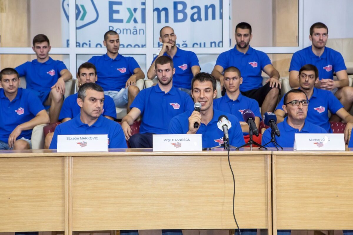 GALERIE FOTO / Comando pentru Liga Naţională! Steaua CSM şi-a prezentat lotul şi echipamentul
