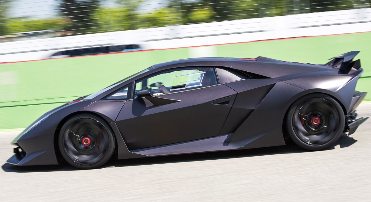 Al şaselea element » Cum arată maşina care costă 2,3 milioane de euro şi a fost produsă în doar 20 de exemplare