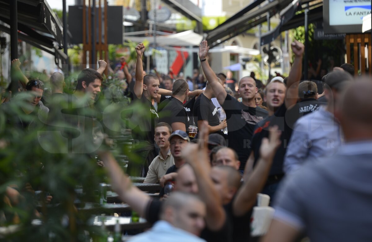 VIDEO şi FOTO Violenţele s-au mutat în stadion! Jandarmii au intervenit în forţă în sectorul ultraşilor maghiari