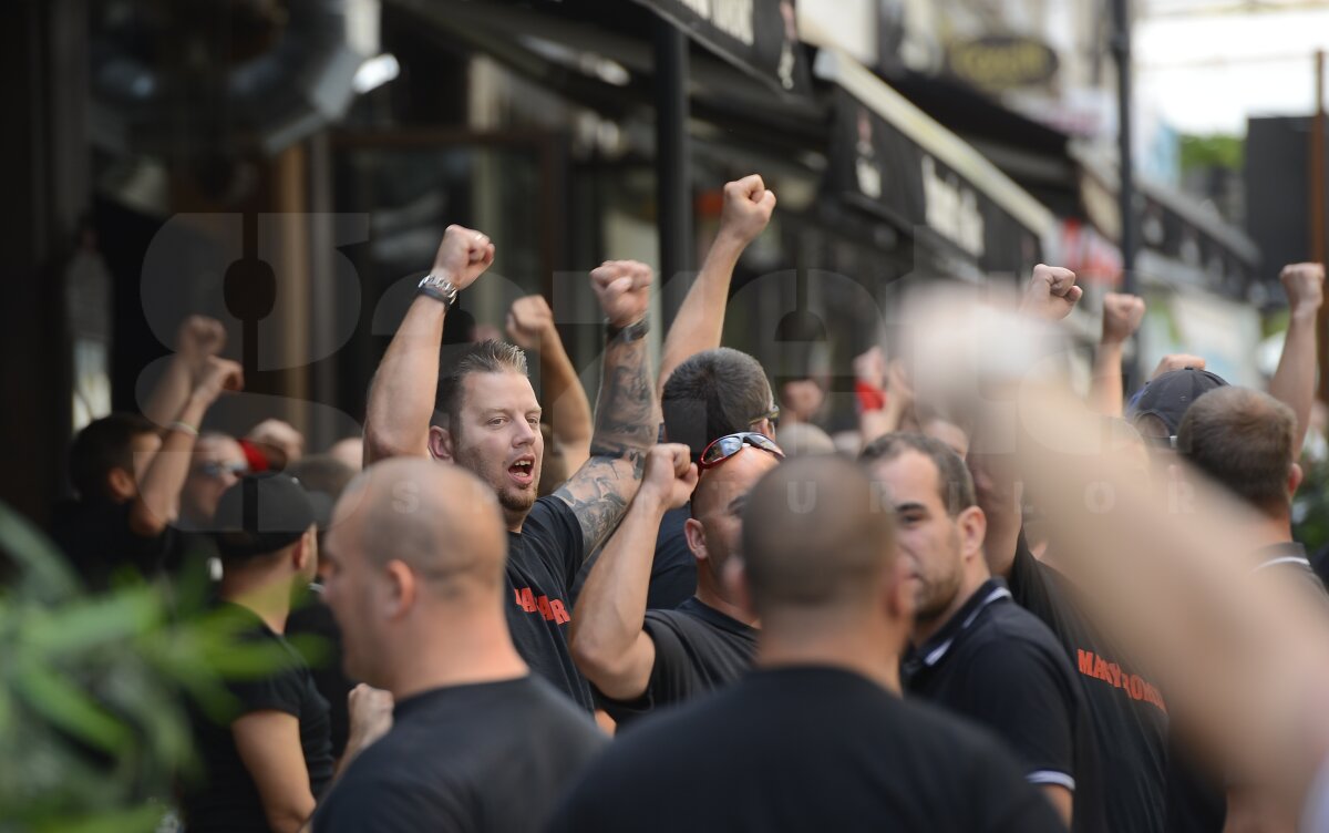 VIDEO şi FOTO Violenţele s-au mutat în stadion! Jandarmii au intervenit în forţă în sectorul ultraşilor maghiari