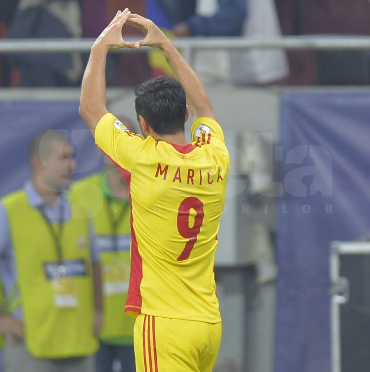 FOTO şi VIDEO Pas de uriaş spre baraj » România i-a aplicat o corecţie Ungariei, 3-0, şi urcă pe locul 2 în grupă