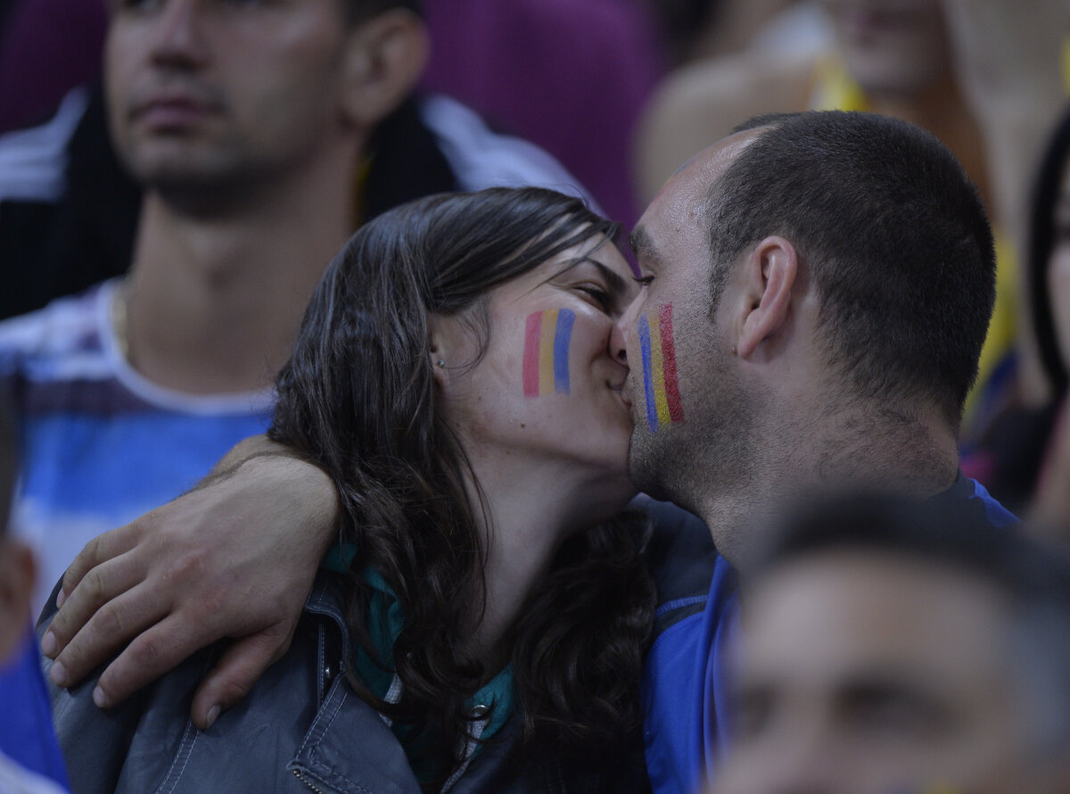 FOTO Un stadion cît o patrie » Suporterii naţionalei i-au dus către victorie pe jucătorii lui Piţurcă