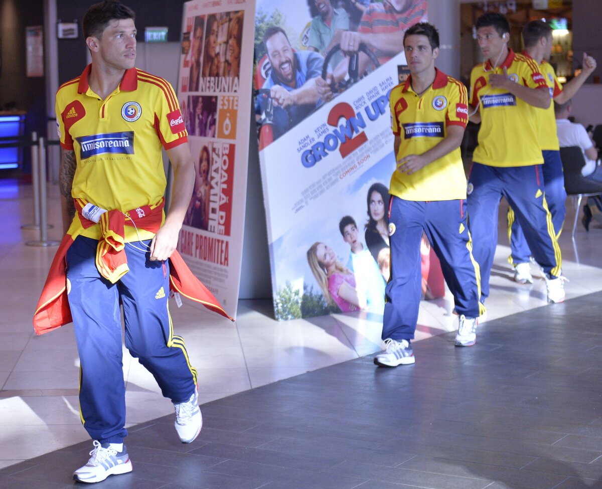 SF pentru "tricolori" » Echipa României s-a relaxat la cinema înaintea meciului cu Turcia