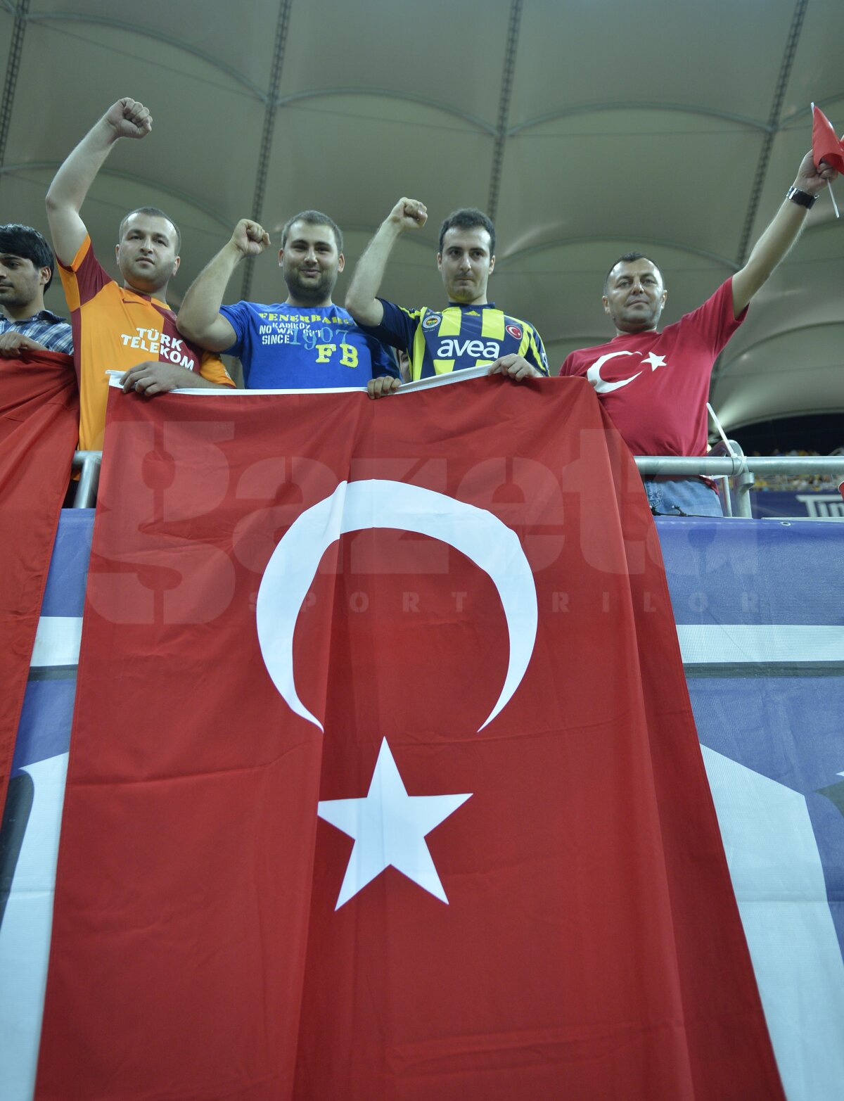 GALERIE FOTO Atmosferă senzaţională la România - Turcia » Aproape 45.000 de spectatori au fost prezenţi pe Naţional Arena