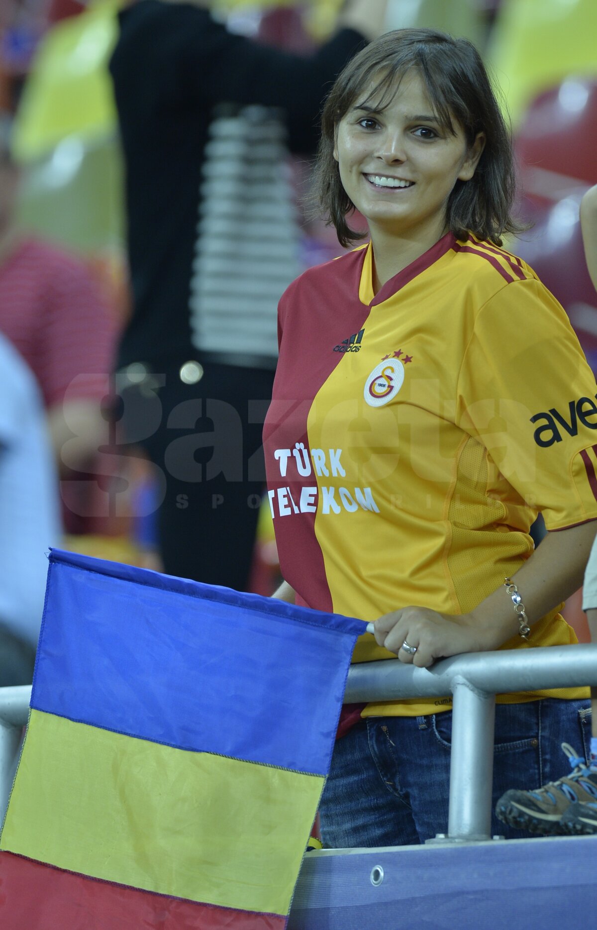 GALERIE FOTO Atmosferă senzaţională la România - Turcia » Aproape 45.000 de spectatori au fost prezenţi pe Naţional Arena