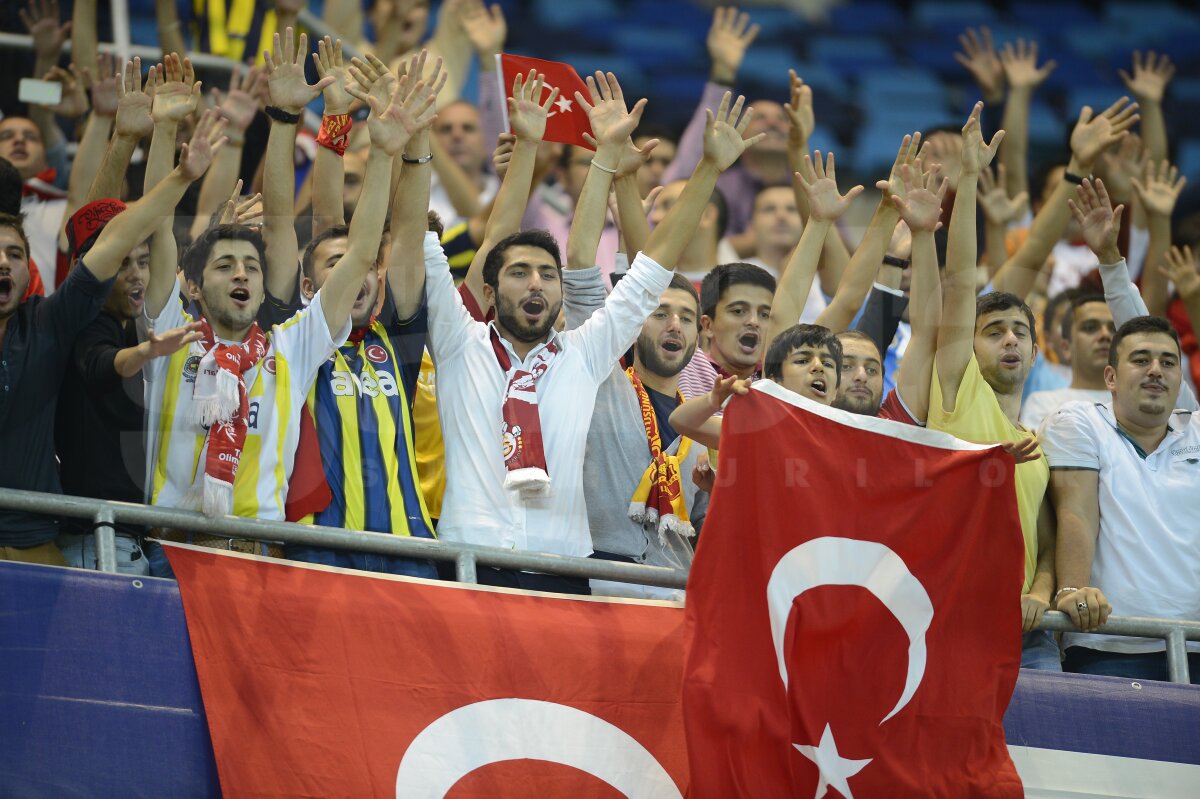 GALERIE FOTO Atmosferă senzaţională la România - Turcia » Aproape 45.000 de spectatori au fost prezenţi pe Naţional Arena