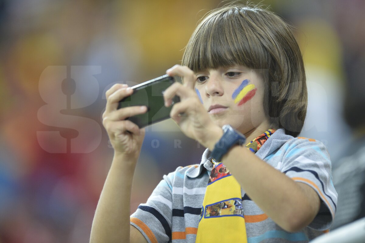 GALERIE FOTO Atmosferă senzaţională la România - Turcia » Aproape 45.000 de spectatori au fost prezenţi pe Naţional Arena