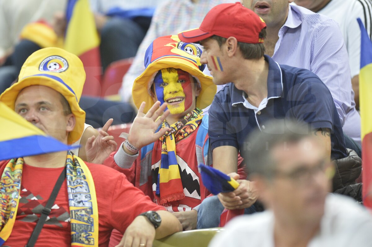 GALERIE FOTO Atmosferă senzaţională la România - Turcia » Aproape 45.000 de spectatori au fost prezenţi pe Naţional Arena