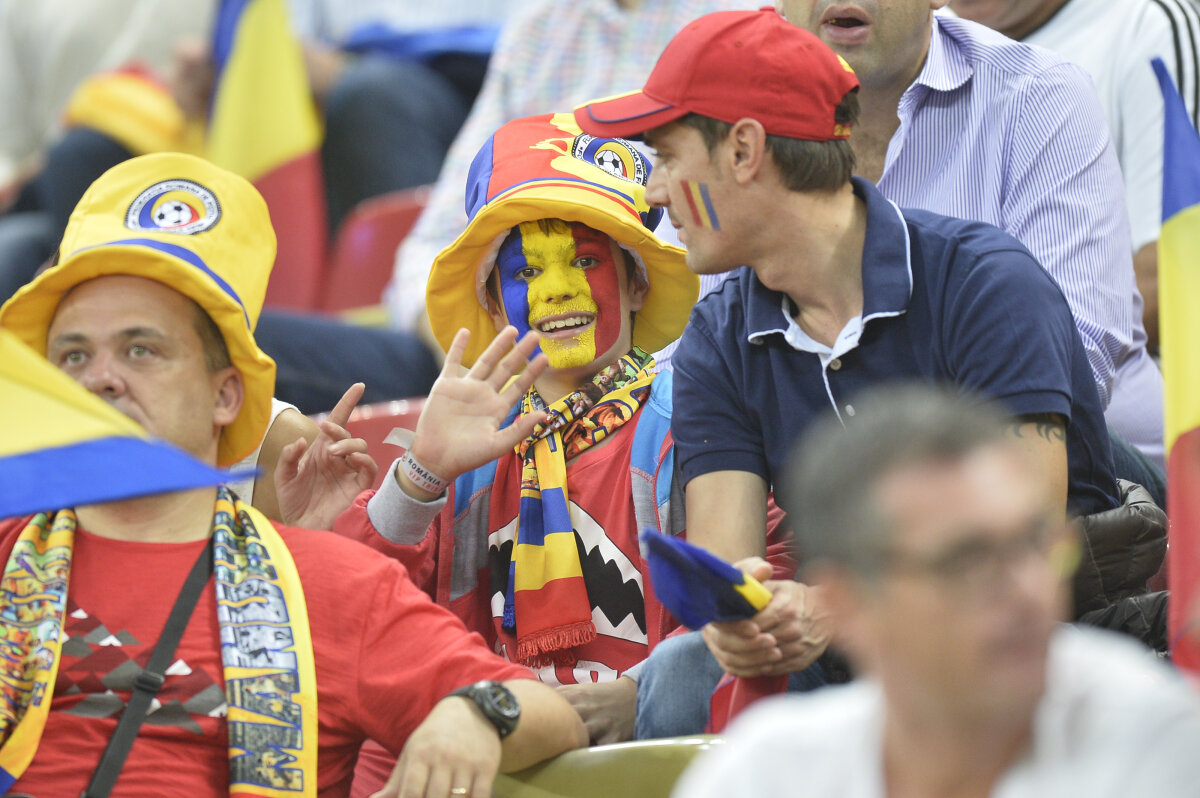 FOTO Cîtă frunză, cîtă iarbă! » Spectatorii au creat o atmosferă senzaţională la partida cu Turcia