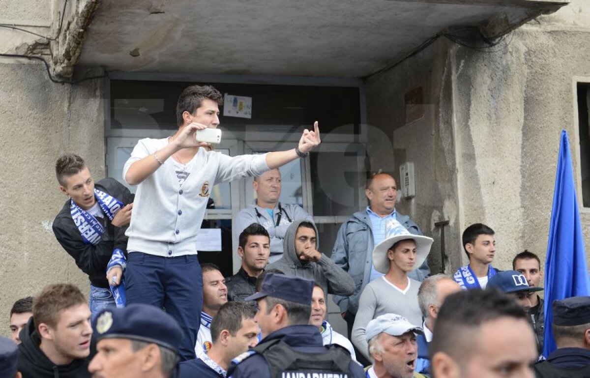 FOTO "Ştiinţe" egale » În faţa a 9.000 de oameni, echipele Craiovei şi-au retezat şansa primei victorii din sezon cu un aprig 0-0