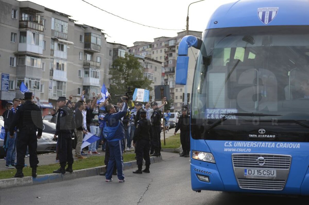 FOTO "Ştiinţe" egale » În faţa a 9.000 de oameni, echipele Craiovei şi-au retezat şansa primei victorii din sezon cu un aprig 0-0