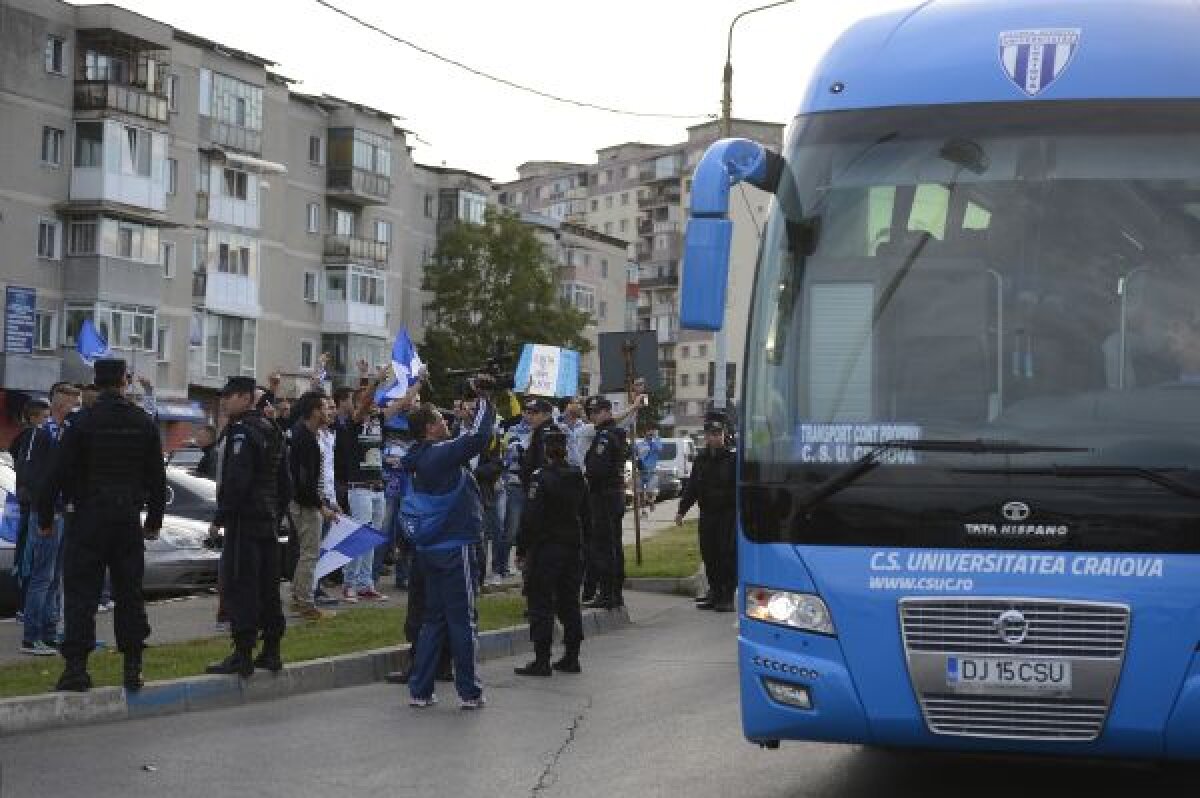 FOTO Cîntec pentru olteni » Meciul de aseară a fost un moment istoric pentru Universitatea, pentru Craiova, pentru fanii acestui brand legendar