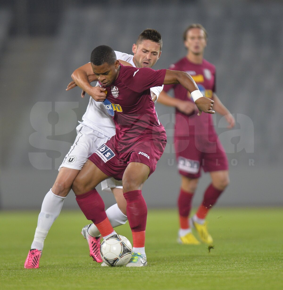 FOTO + VIDEO Remiză "albă" cu ocazii imense ale gazdelor în derby-ul Clujului » Universitatea - CFR 0-0