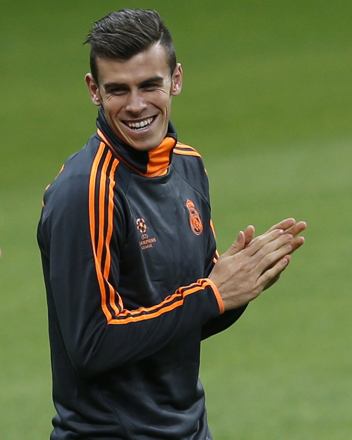 FOTO De nedespărţit » Bale se poartă ca un copil ce şi-a cunoscut idolul la antrenamentele cu Ronaldo :D