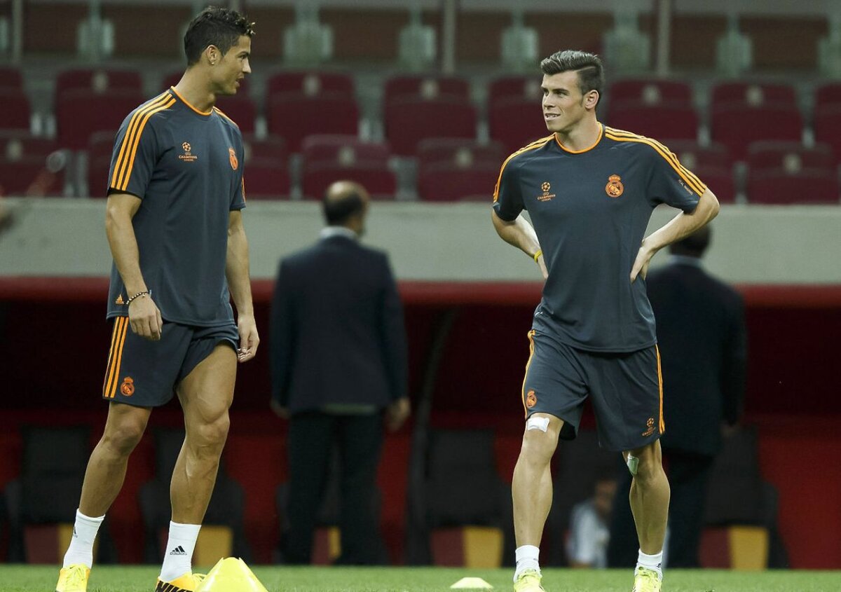 FOTO De nedespărţit » Bale se poartă ca un copil ce şi-a cunoscut idolul la antrenamentele cu Ronaldo :D