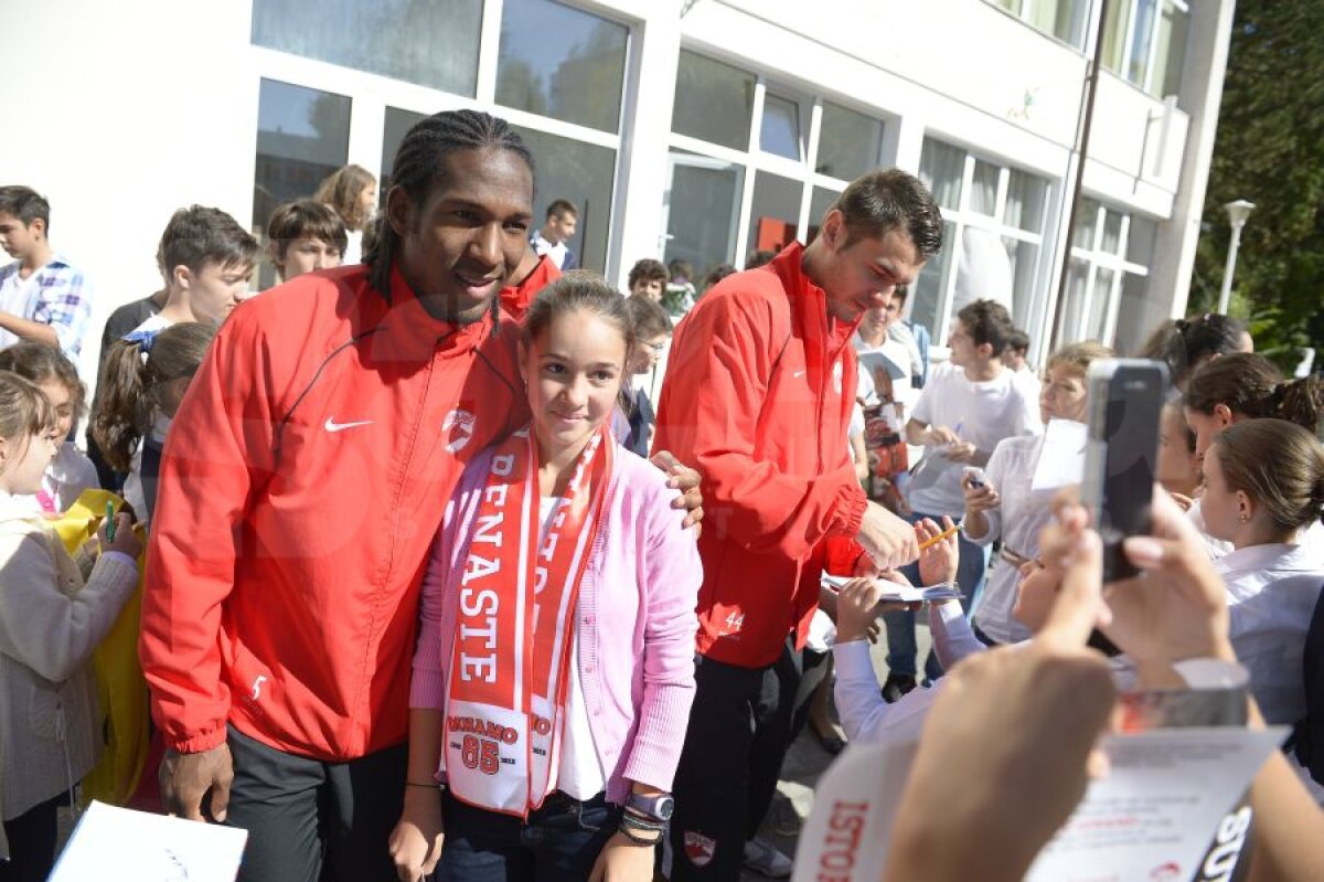 "Ora de Dinamo" a avut un nou episod » UPDATE / Mulţescu a avut un idol stelist: "Îi susţin şi în meciul de diseară"