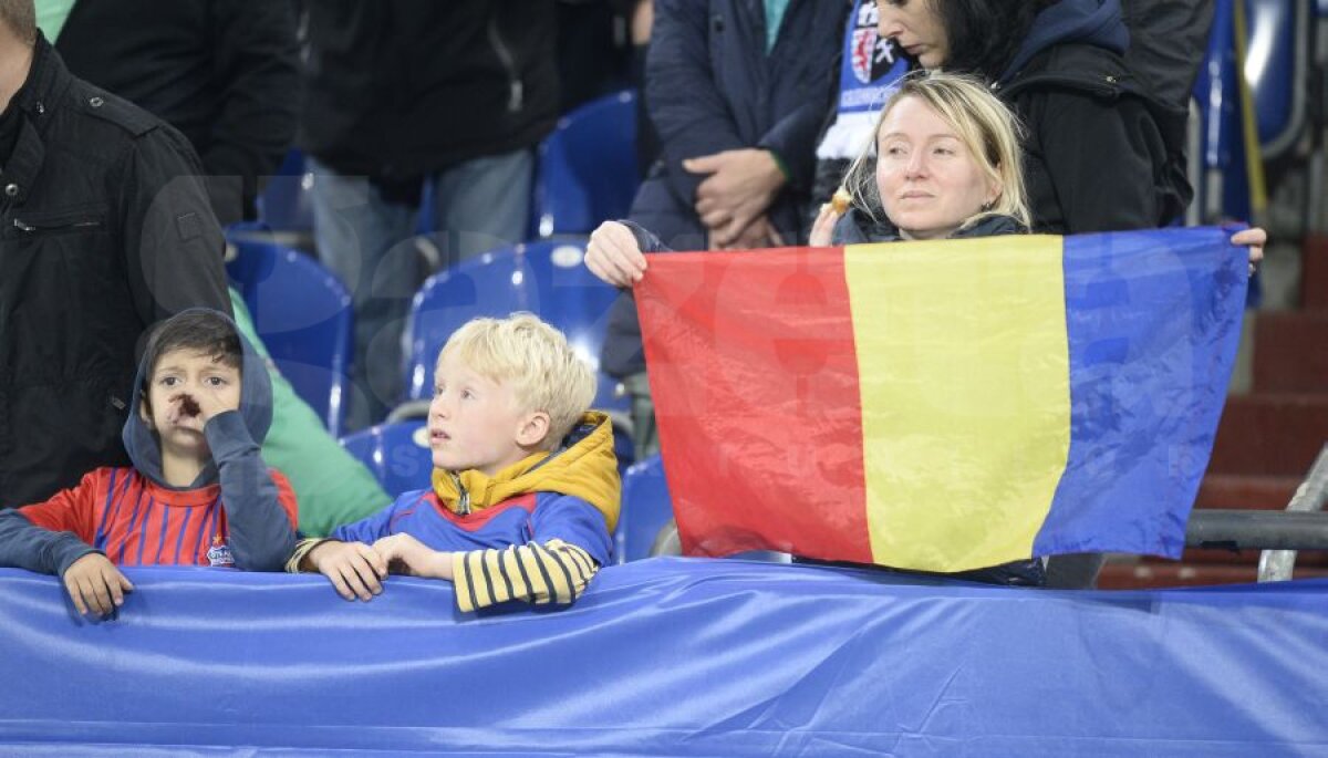 FOTO 450 de fani i-au încurajat pe stelişti la meciul cu Schalke! Suporterii au afişat un mesaj pentru Reghe