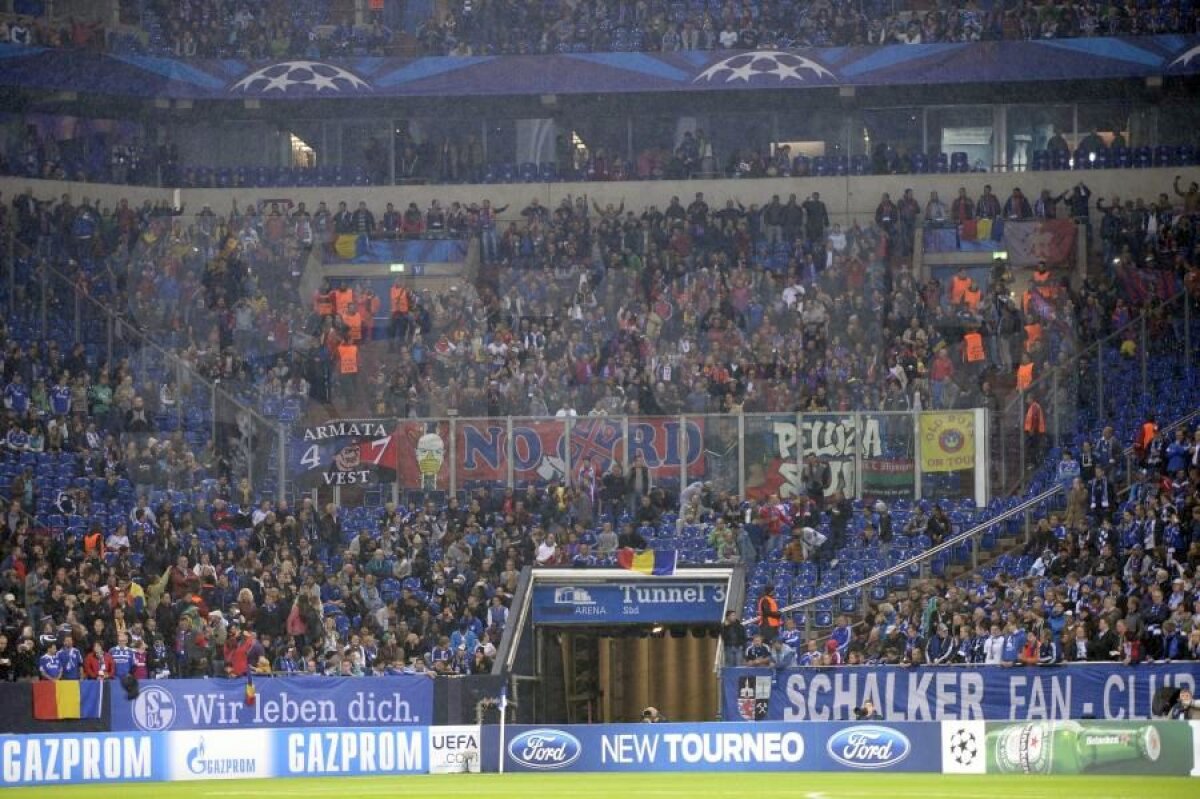 FOTO 450 de fani i-au încurajat pe stelişti la meciul cu Schalke! Suporterii au afişat un mesaj pentru Reghe