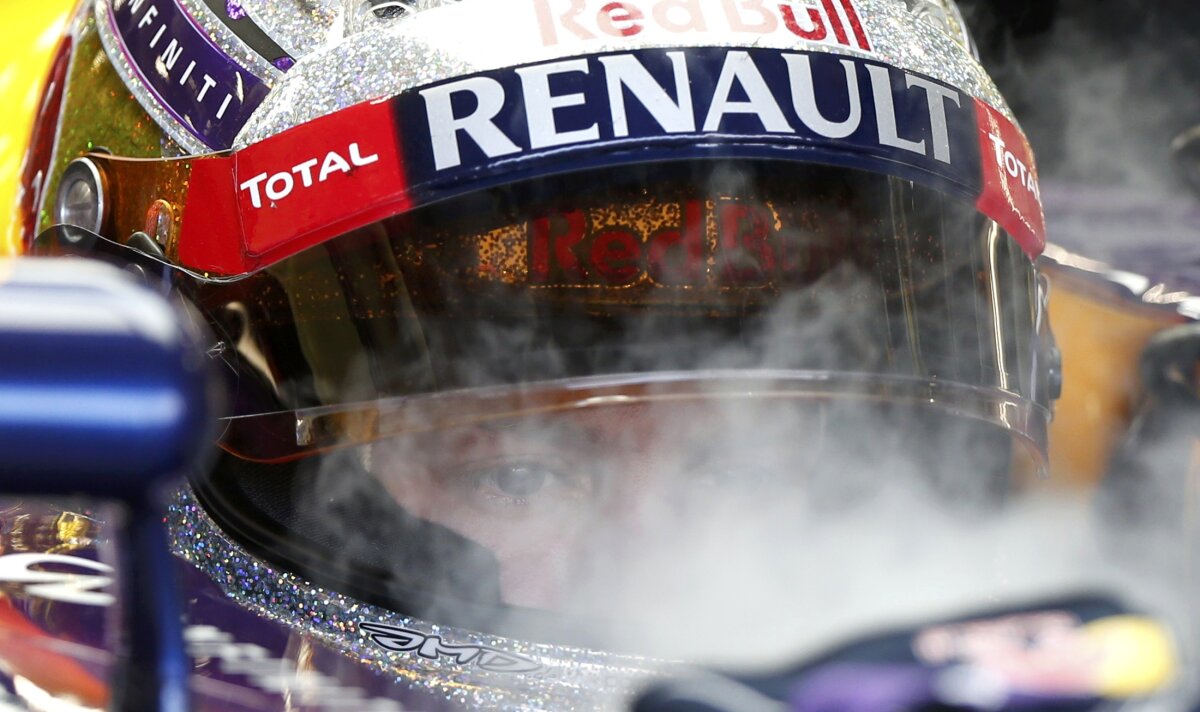 Cine-l mai opreşte pe Vettel? » Pilotul german şi-a mai trecut în palmares un trofeu: la Singapore