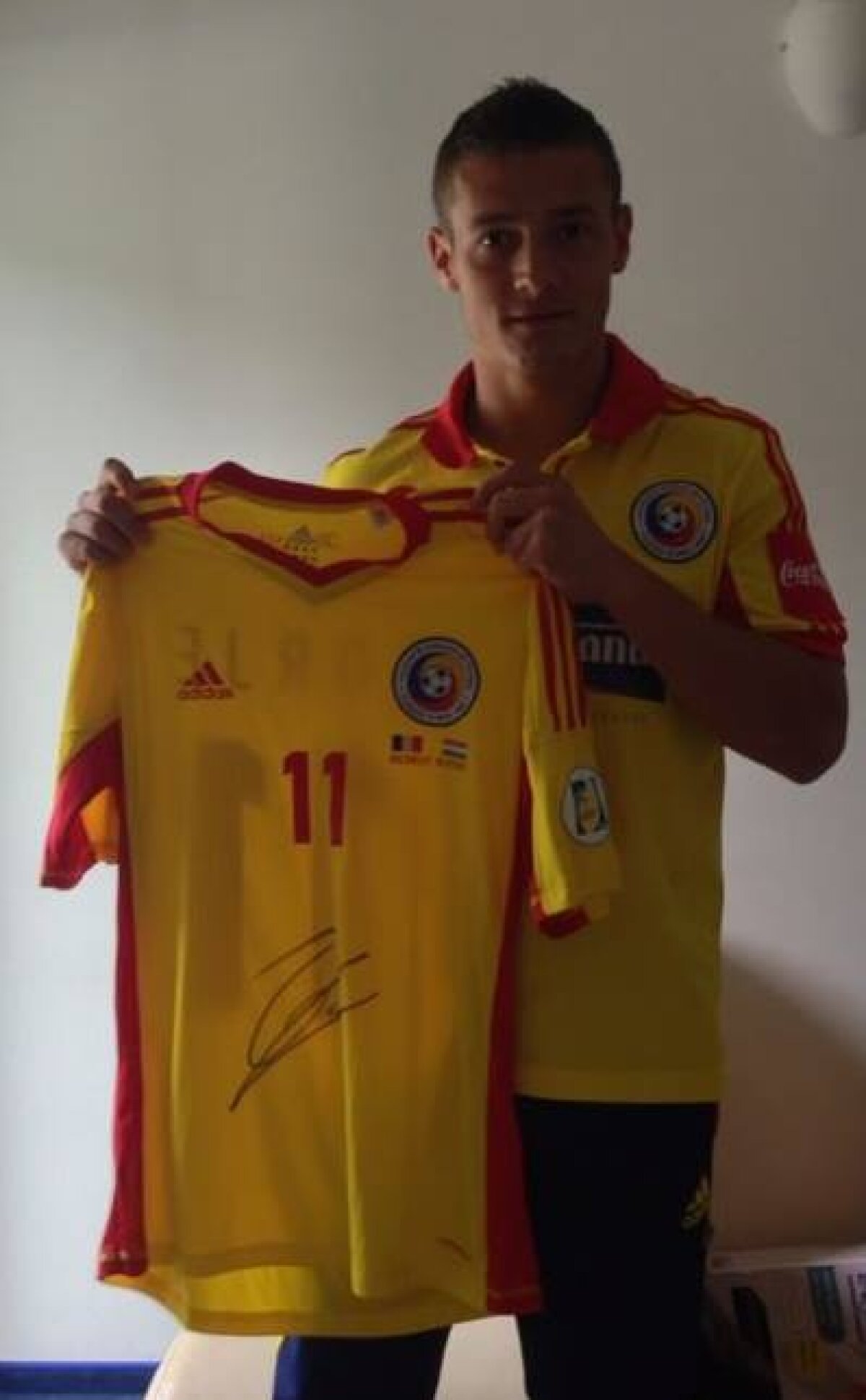 GALERIE FOTO Lucian Goian, un fotbalist cu suflet mare » Fostul dinamovist organizează licitaţii caritabile cu tricouri ale fotbaliştilor