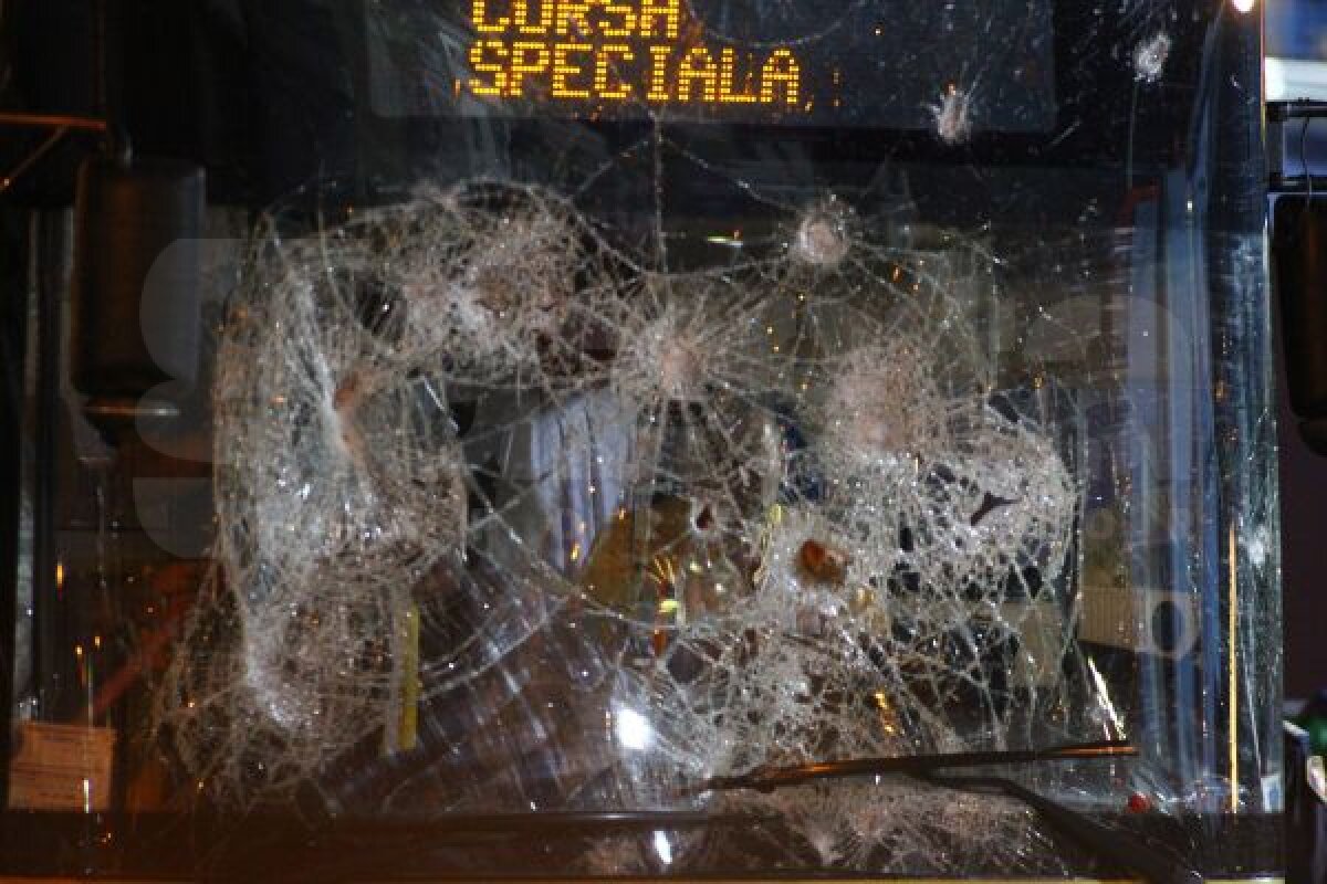 VIDEO+FOTO Ciocniri violente la Severin » Fanii Craiovei şi cei ai Petrolului s-au bătut pe străzi!