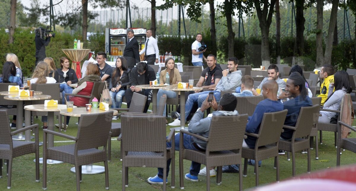 GALERIE FOTO Grătar şi voie bună la Săftica » Dinamoviştii au ieşit la iarbă verde cu familiile