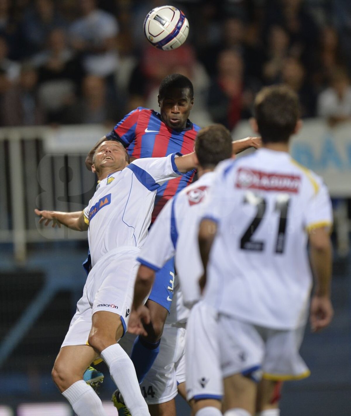 FOTO O simplă joacă pentru calificarea în optimile Cupei » Steaua - Avîntul Bîrsana 4-0