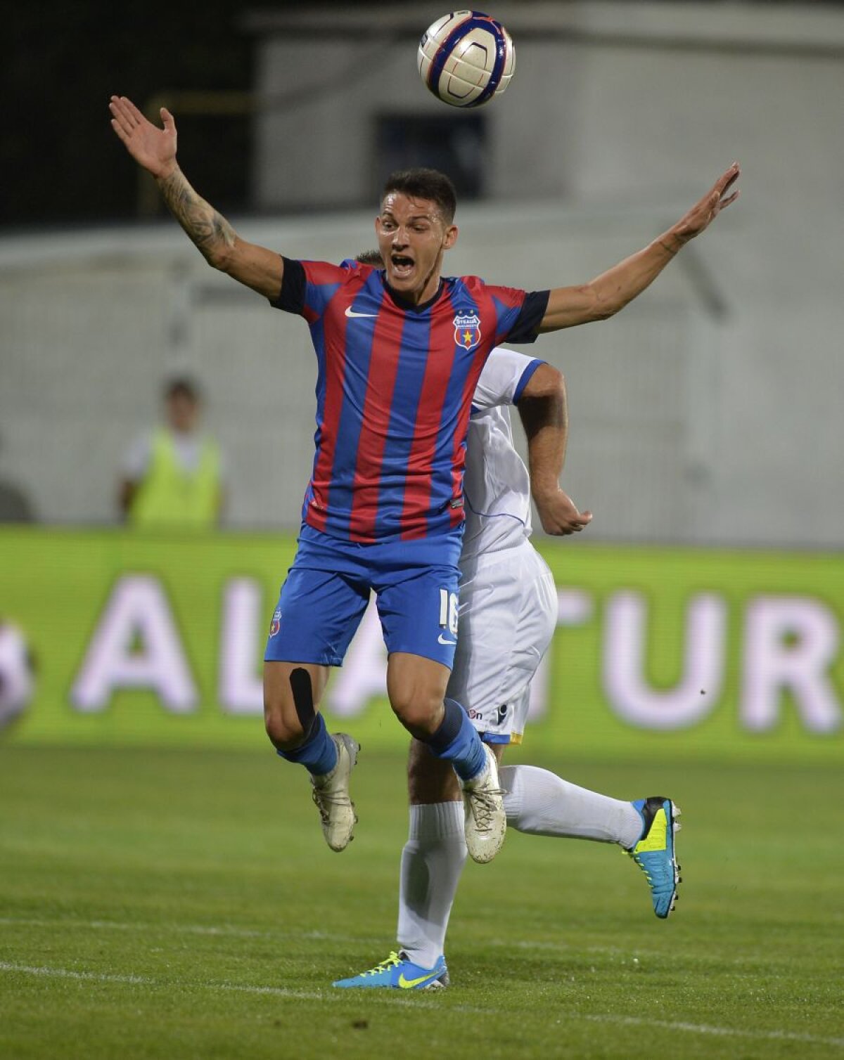 FOTO O simplă joacă pentru calificarea în optimile Cupei » Steaua - Avîntul Bîrsana 4-0
