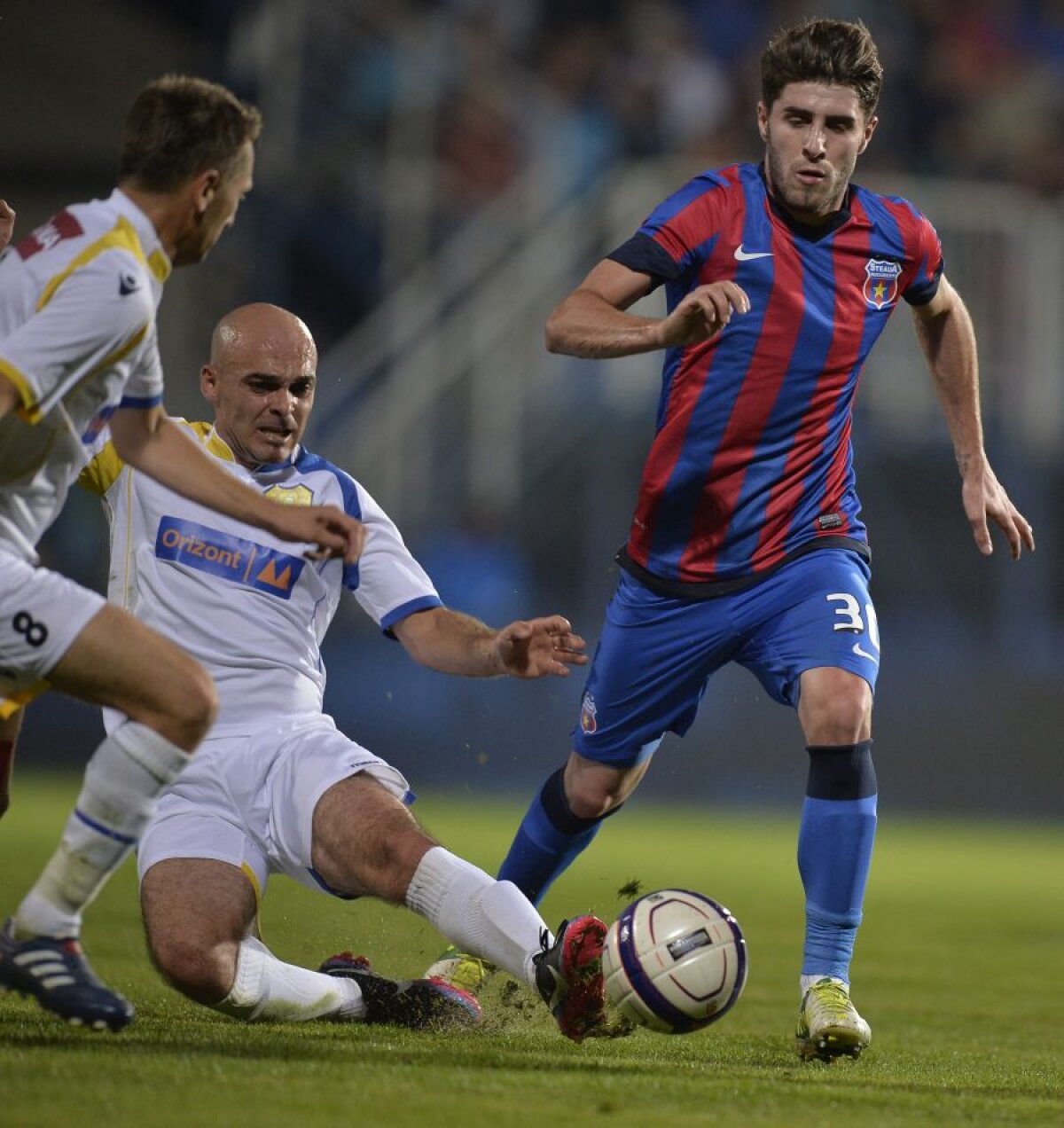 FOTO O simplă joacă pentru calificarea în optimile Cupei » Steaua - Avîntul Bîrsana 4-0