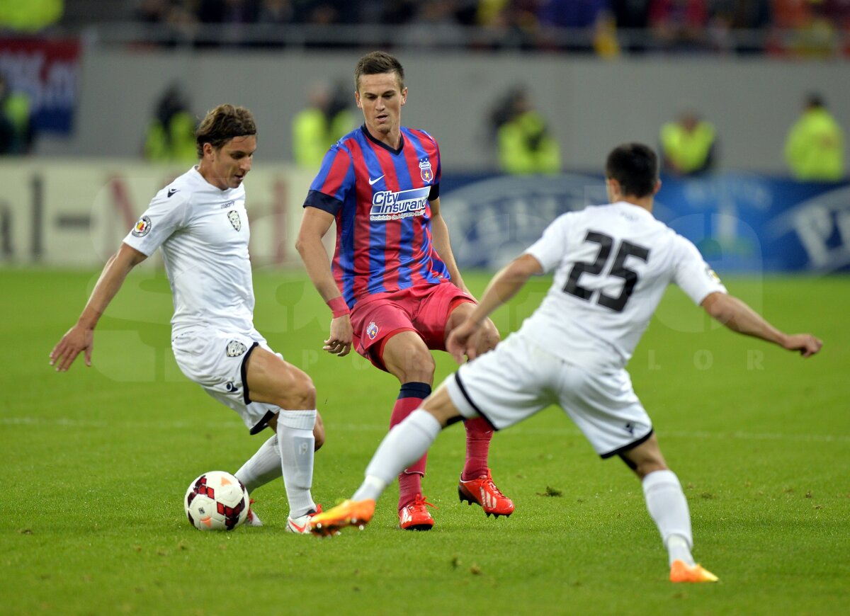 VIDEO+FOTO Victorie şi conflict » Steaua a învins ACS Poli, 3-0, însă ultraşii "roş-albştrilor" au declanşat războiul cu conducerea