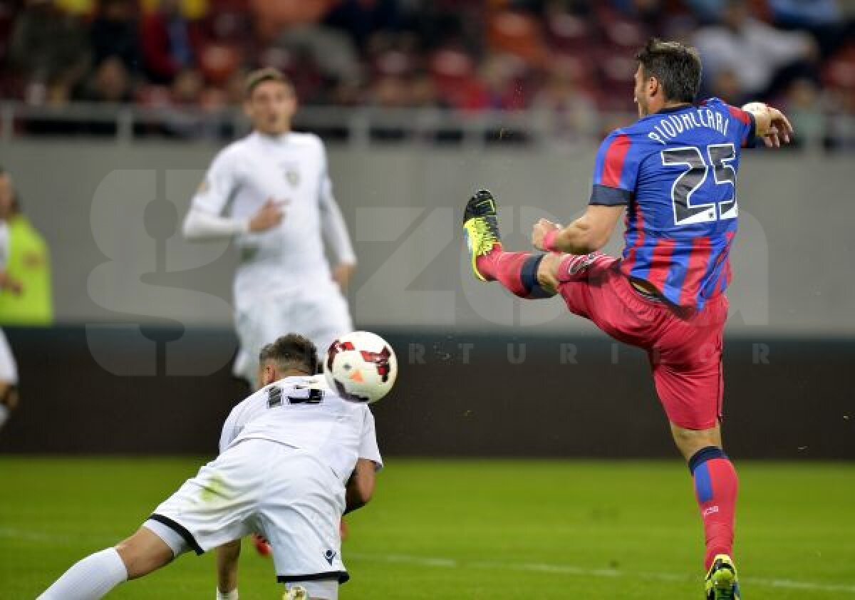 VIDEO+FOTO Victorie şi conflict » Steaua a învins ACS Poli, 3-0, însă ultraşii "roş-albştrilor" au declanşat războiul cu conducerea