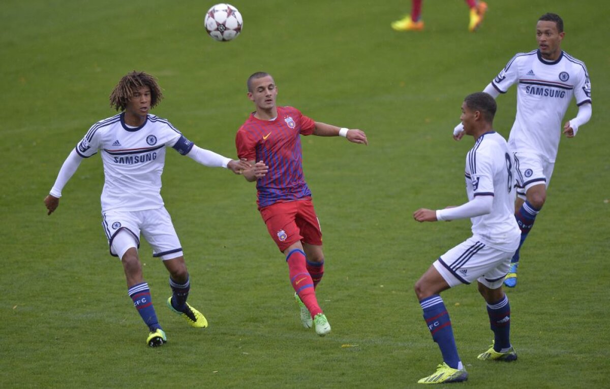 FOTO Pitici într-o lume a uriaşilor » Trupa de puşti a Stelei n-are nici o treabă cu UEFA Youth League: 0-4 cu Chelsea