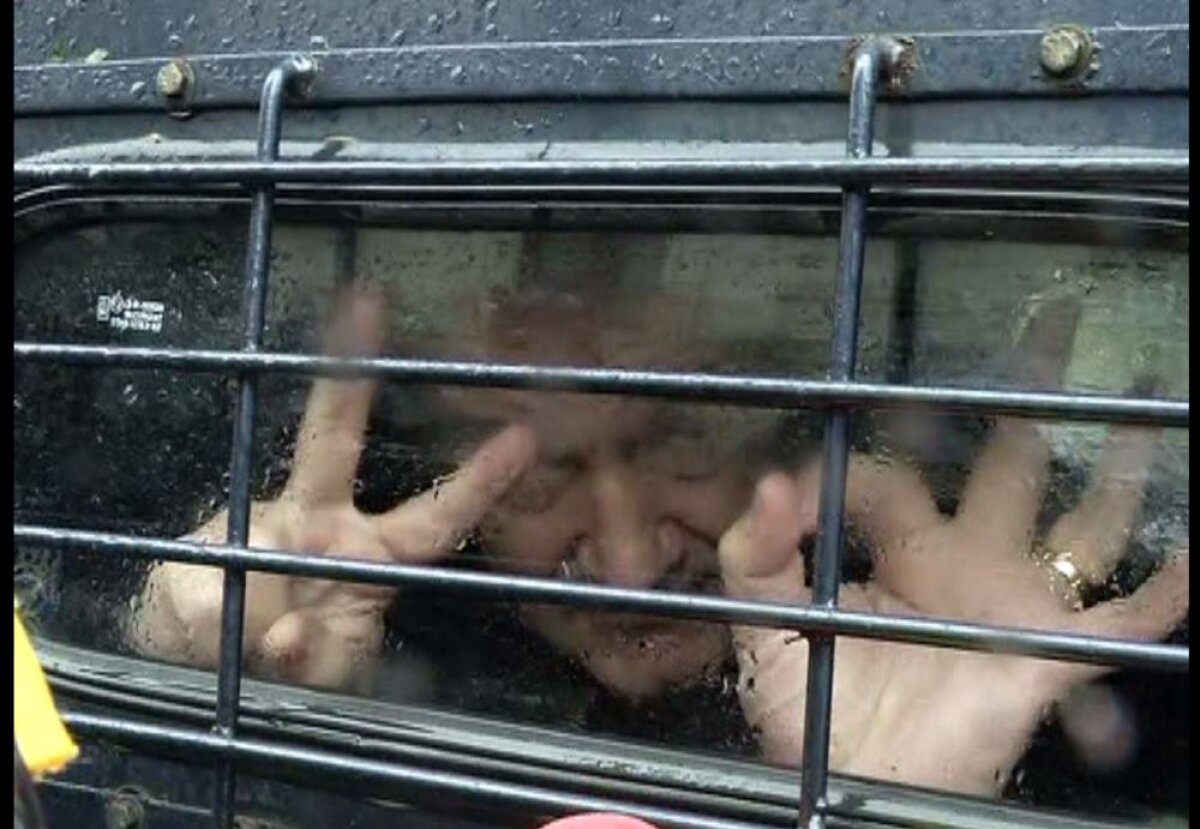 Aroganţă mută din spatele gratiilor » Gigi Becali a oferit instantaneul anului 2013 în dimineaţa meciului cu Chelsea