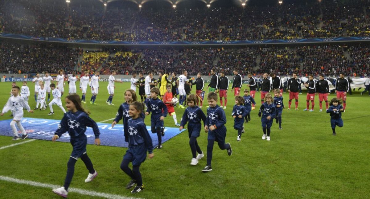 FOTO Instantaneele meciului » Chiar dacă stadionul nu s-a umplut, tribunele au fost pline de culoare