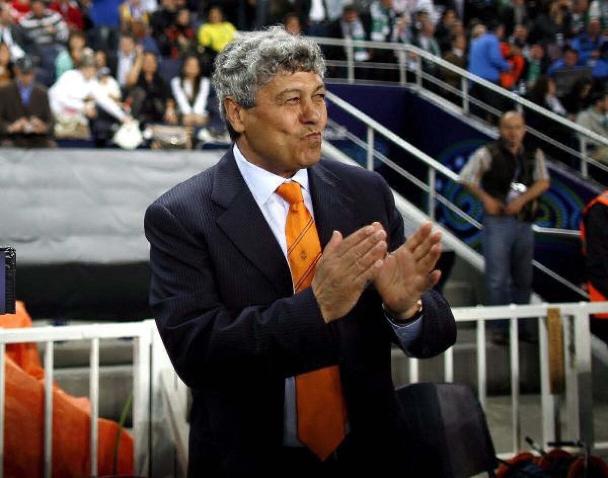 De la o legendă pentru un profesor » Mircea Lucescu a primit după egalul cu United, 1-1, tricoul galezului Ryan Giggs