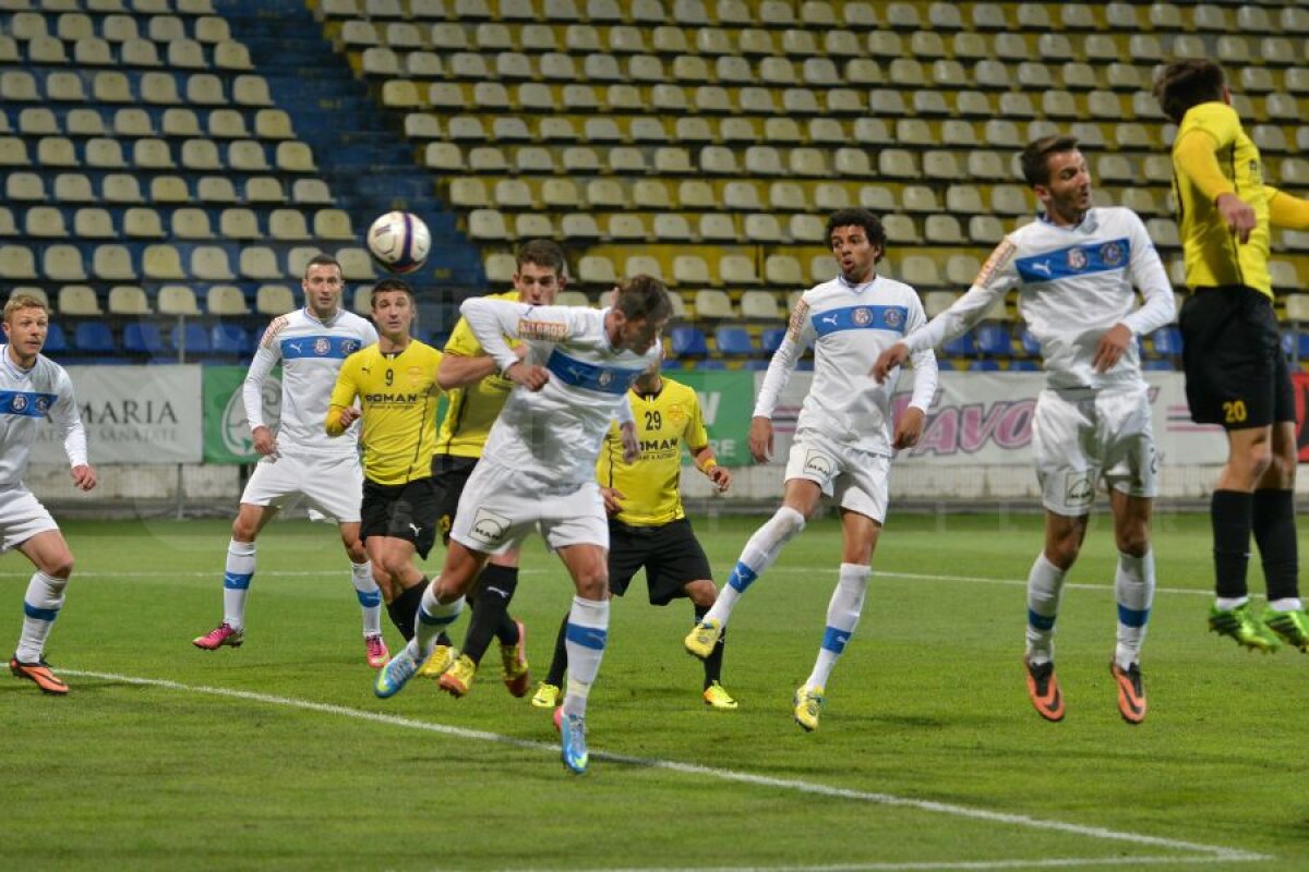 FOTO şi VIDEO Victoria "veteranilor" » Braşov s-a distrat cu Viitorul, scor 4-0