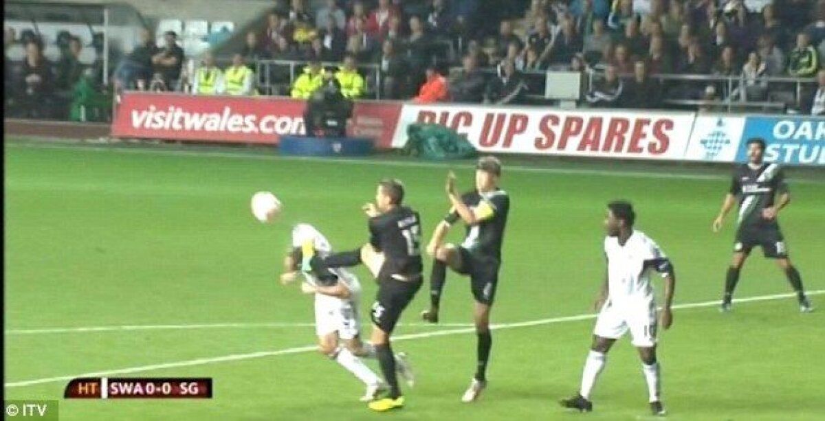 FOTO Cinci tricouri pline de sînge! » Michu, atacantul lui Swansea, lovit cu gheata-n cap la 1-0 cu St. Gall
