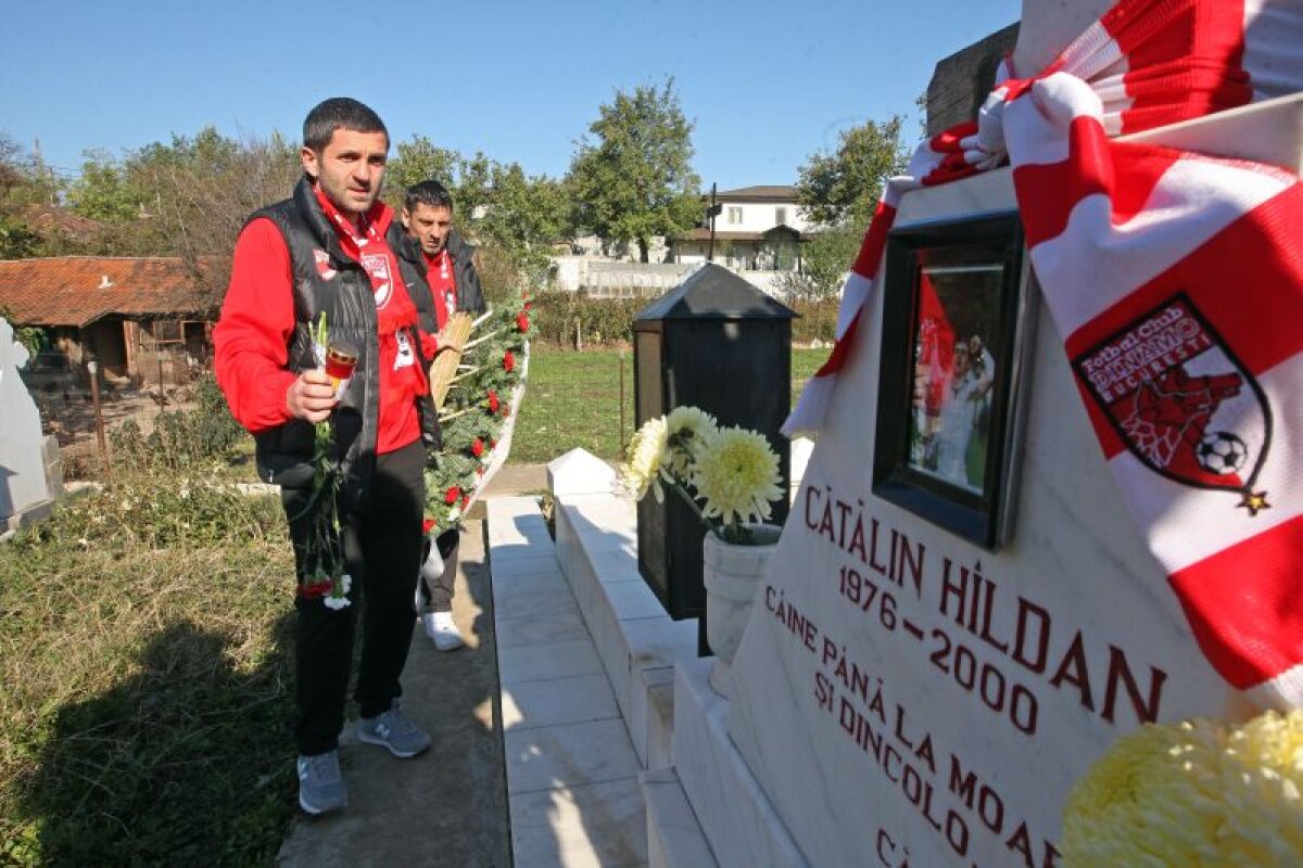 FOTO Dinamo a scos eşarfe speciale, în amintirea lui Hîldan şi a lui Cozma