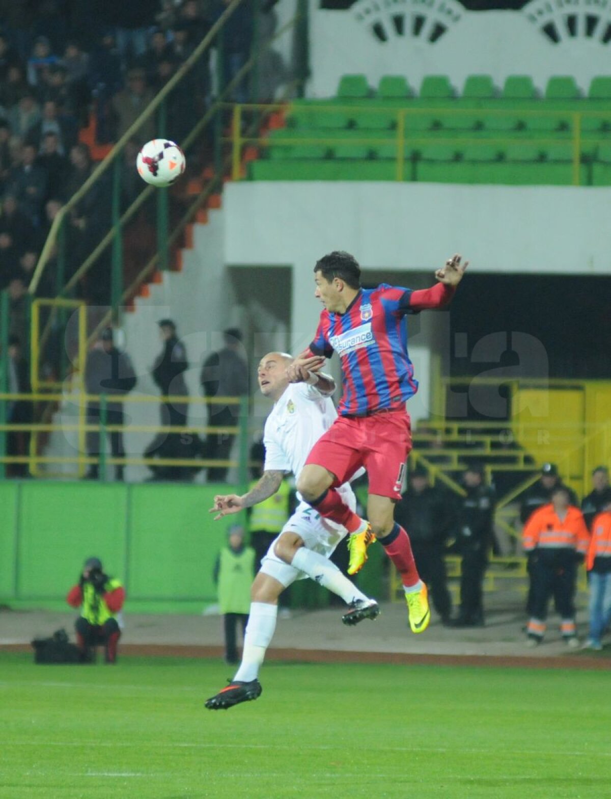 FOTO&VIDEO Ajutor de la Colţescu » Steaua a jucat modest la Vaslui, dar a învins avantajată de arbitru, scor 1-0