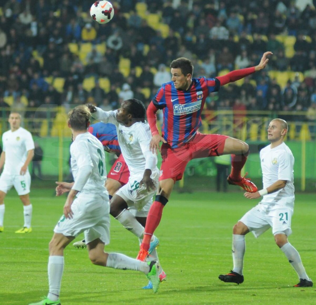 FOTO&VIDEO Ajutor de la Colţescu » Steaua a jucat modest la Vaslui, dar a învins avantajată de arbitru, scor 1-0