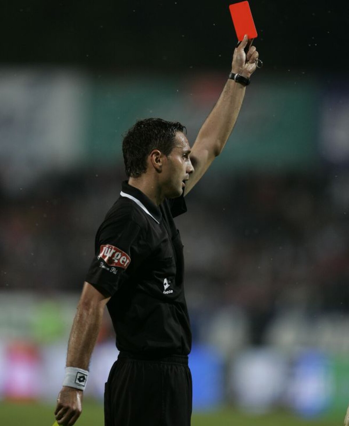 Atac virulent după ce Steaua a fost ajutată de arbitru cu Vaslui: "Aşa arbitraj poate doar la rakeţii din Tiraspol să mai existe!"