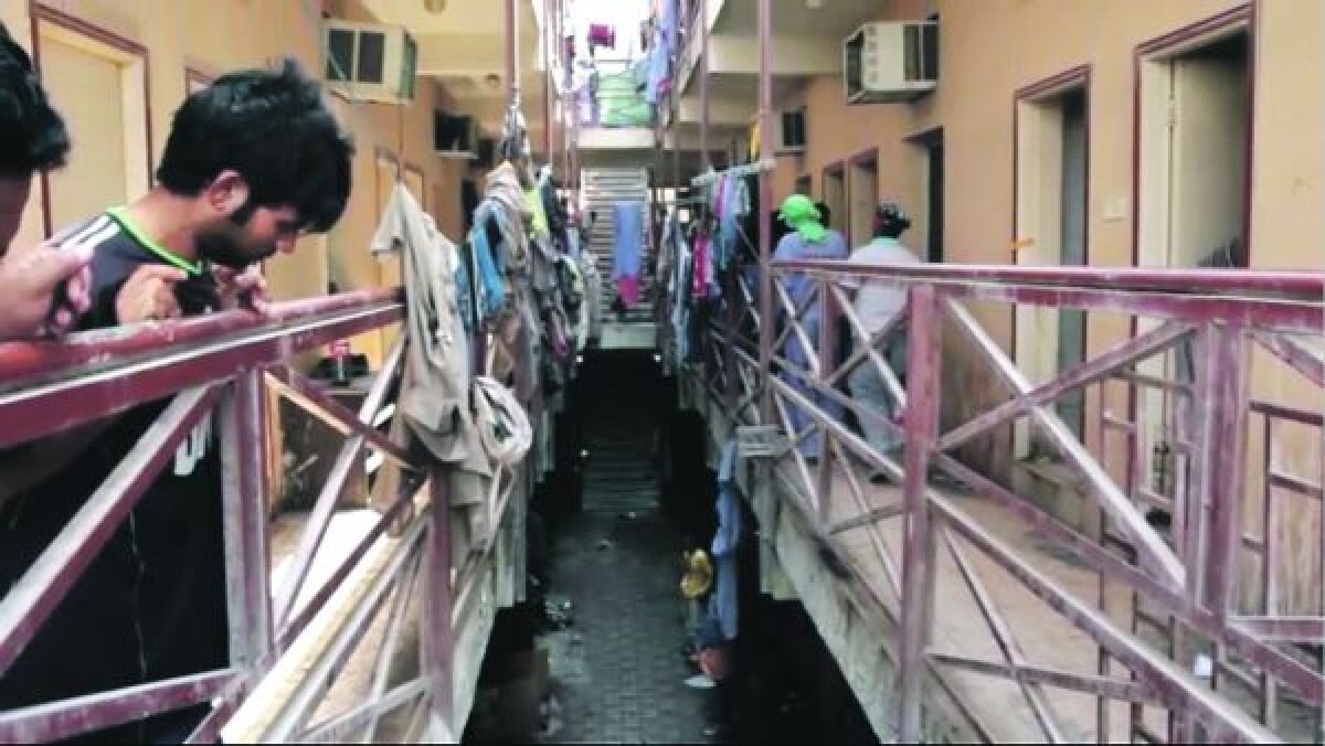 Un nepalez povesteşte ororile trăite pe şantierele Mondialului din Qatar: ”Prietenul a murit lîngă mine”