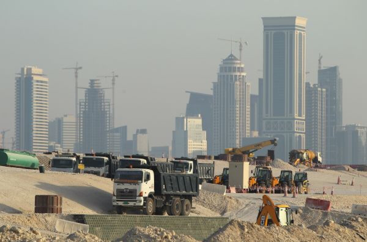 Un nepalez povesteşte ororile trăite pe şantierele Mondialului din Qatar: ”Prietenul a murit lîngă mine”