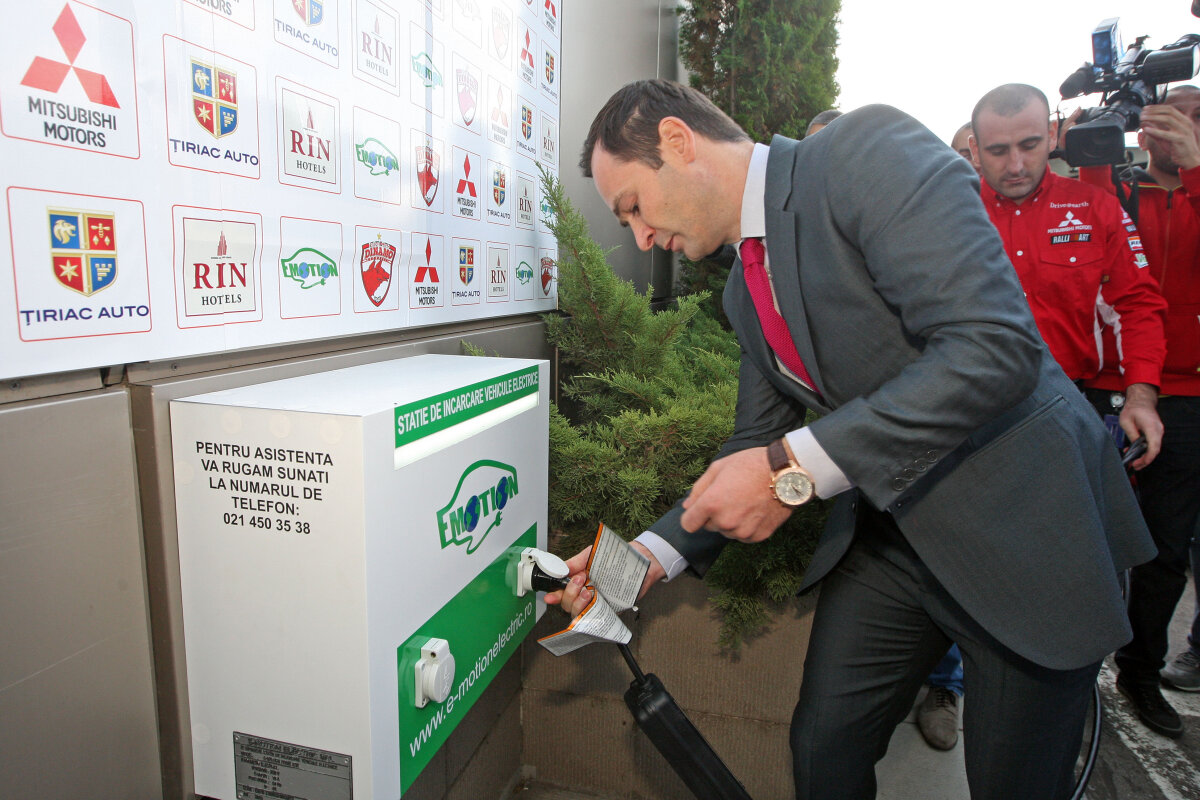 Dinamo e eco! » Jucătorii au participat astăzi la lansarea unui automobil electric